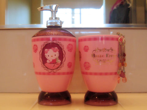 Hello Kitty Lotion Dispenser And Cup